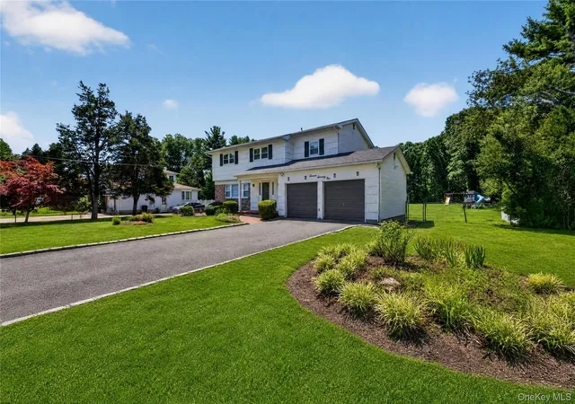Photo 2 of Sale Pending at 1171 Carlls Straight Path, Huntington, NY 11746 | MLS# 1035527 | Listing updated on 2026-08-13