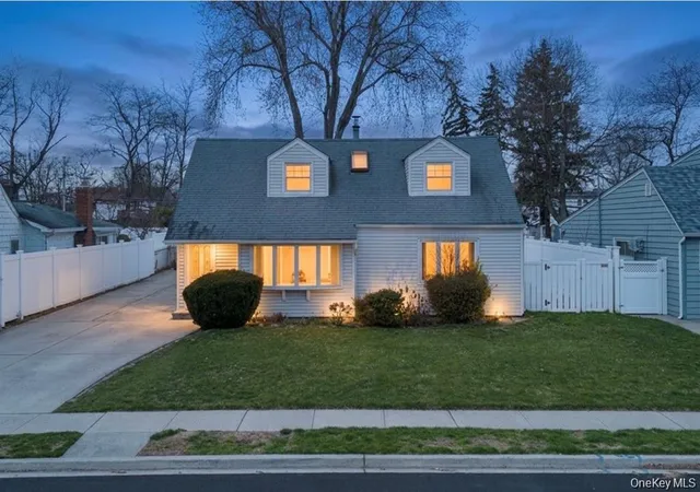 Photo 2 of Single family home for sale at 758 Wyngate Dr, Hempstead, NY 11580 | MLS# 1035532 | Listing updated on 2026-08-07