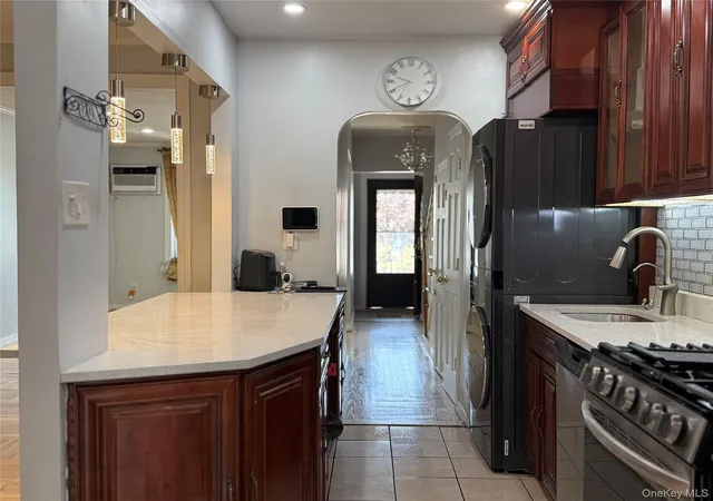 Photo 1 of Single family home for sale at 2944 Lurting Ave, New York, NY 10469 | MLS# 1035533 | Listing updated on 2026-09-13