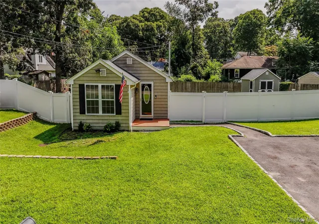 Photo 1 of Single family home for sale at 17 Connelly Dr, Brookhaven, NY 11755 | MLS# 1035541 | Listing updated on 2026-08-29