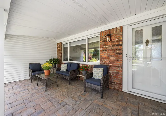 2nd image of 11 Pimlico Dr, Smithtown, NY 11725 | MLS# 1035561