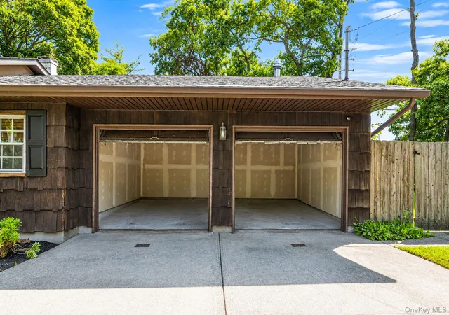 Photo 4 of Sale Pending at 21 Windus Dr, Brookhaven, NY 11967 | MLS# 1035568 | Listing updated on 2026-09-23