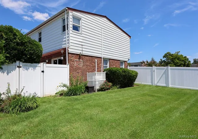 Photo 38 of Sale Pending at 844 Hemlock St, Hempstead, NY 11010 | MLS# 1035571 | Listing updated on 2026-08-19