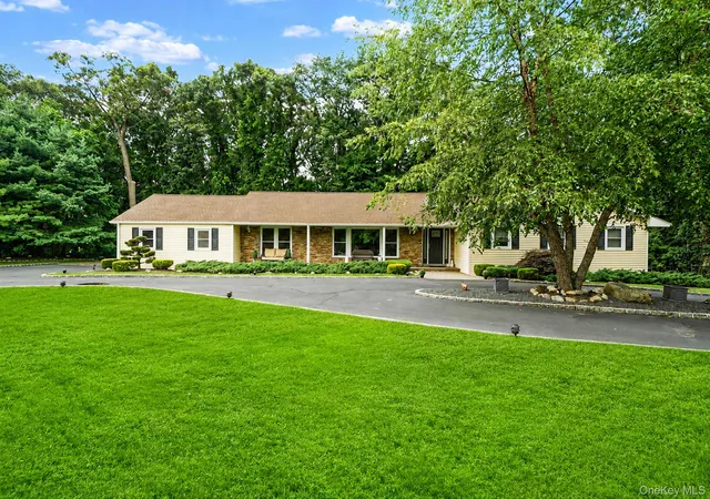 Photo 2 of Single family home for sale at 10 Williamsburg Dr, Smithtown, NY 11768 | MLS# 1035573 | Listing updated on 2026-10-07