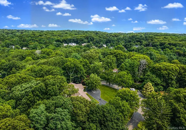 Photo 44 of Single family home for sale at 10 Williamsburg Dr, Smithtown, NY 11768 | MLS# 1035573 | Listing updated on 2026-10-08
