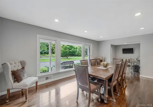 Photo 4 of Single family home for sale at 10 Williamsburg Dr, Smithtown, NY 11768 | MLS# 1035573 | Listing updated on 2026-10-10