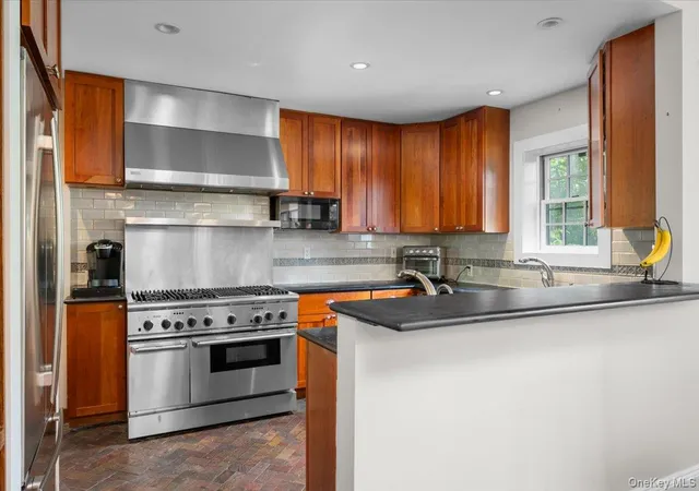 Photo 3 of Single family home for sale at 2727 Netherland Ave, New York, NY 10463 | MLS# 1035581 | Listing updated on 2026-10-05