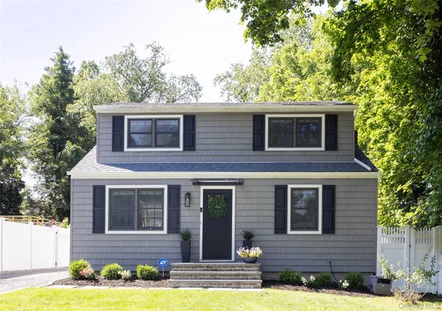 Photo 1 of Sale Pending at 25 Clearfield Pl, Huntington, NY 11743 | MLS# 1035582 | Listing updated on 2026-08-28