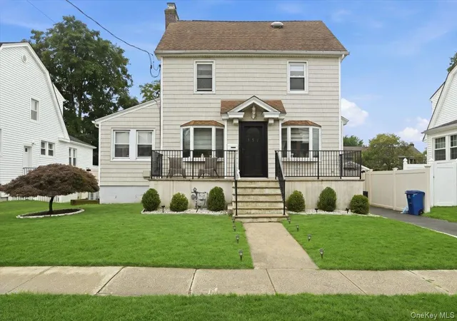 Single family home for sale at 351 Hewlett Pkwy, Hempstead, NY 11557 | MLS# 1035584