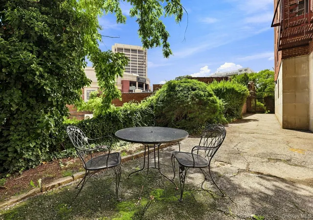 Listing Photo 2 - Condo for sale in building located at 10 Franklin Ave, White Plains, NY 10605 - Unit #2A