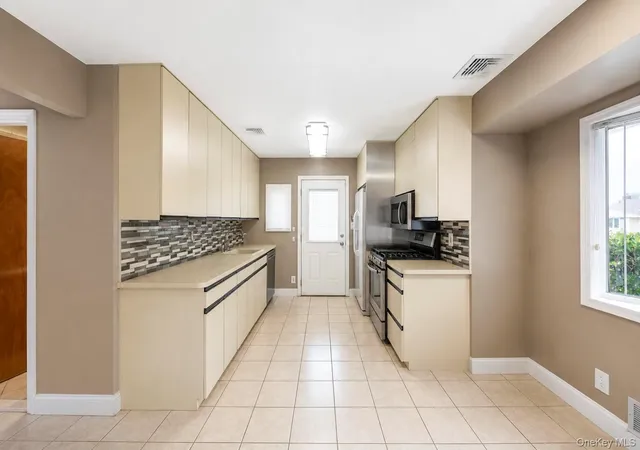 Photo 2 of Single family home for sale at 62 Wellesley Ln, Oyster Bay, NY 11801 | MLS# 1035605 | Listing updated on 2026-09-06