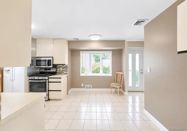 Photo 3 of Single family home for sale at 62 Wellesley Ln, Oyster Bay, NY 11801 | MLS# 1035605 | Listing updated on 2026-09-06