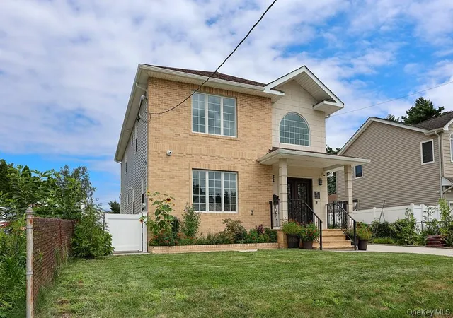Photo 3 of Single family home for sale at 42 Celler Ave, North Hempstead, NY 11540 | MLS# 1035629 | Listing updated on 2026-10-08
