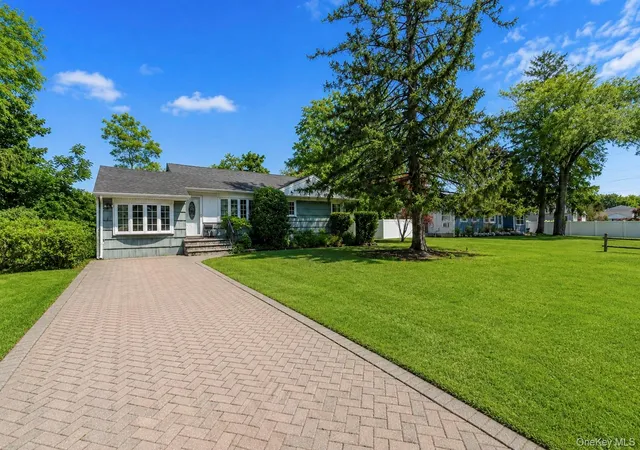 2nd image of 1 Dale Ln, Smithtown, NY 11787 | MLS# 1035638