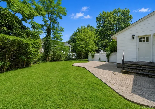 Photo 3 of Sale Pending at 1 Dale Ln, Smithtown, NY 11787 | MLS# 1035638 | Listing updated on 2026-08-28
