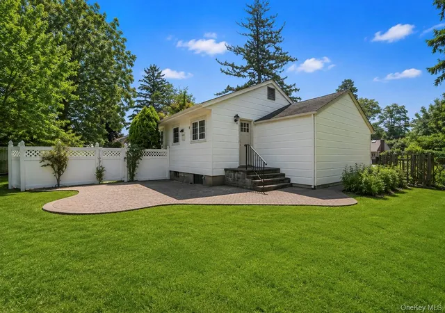 Photo 3 of Sale Pending at 1 Dale Ln, Smithtown, NY 11787 | MLS# 1035638 | Listing updated on 2026-08-28