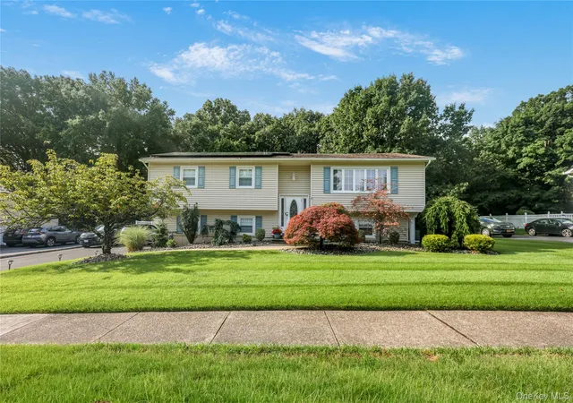 Photo 2 of Sale Pending at 34 Strathmore Dr, Clarkstown, NY 10956 | MLS# 1035640 | Listing updated on 2026-09-03