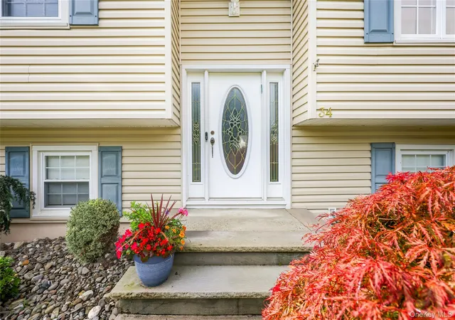 Photo 3 of Sale Pending at 34 Strathmore Dr, Clarkstown, NY 10956 | MLS# 1035640 | Listing updated on 2026-09-03