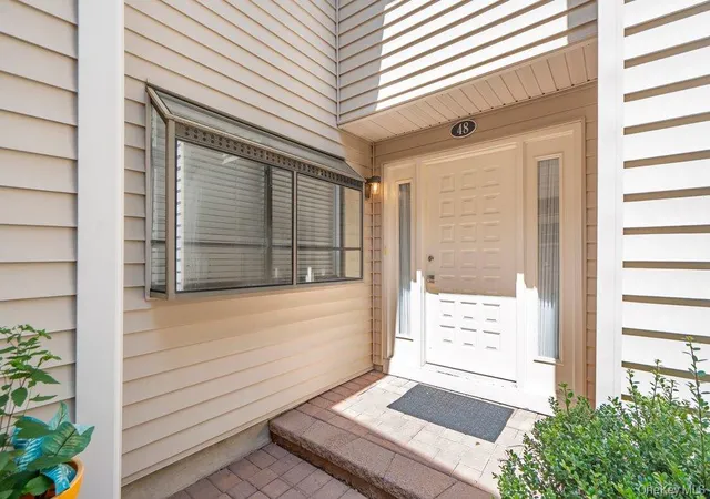 Photo 3 of Sale Pending at 48 Chestnut Ln, Oyster Bay, NY 11797 | MLS# 1035676 | Listing updated on 2026-08-14