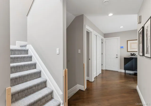Listing Photo 4 - Condo for sale in building located at 48 Chestnut Ln, Oyster Bay, NY 11797