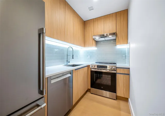 Photo 3 of Condo for sale at 150-02 Northern Blvd #4K, New York, NY 11354 | MLS# 1035679 | Listing updated on 2026-08-30