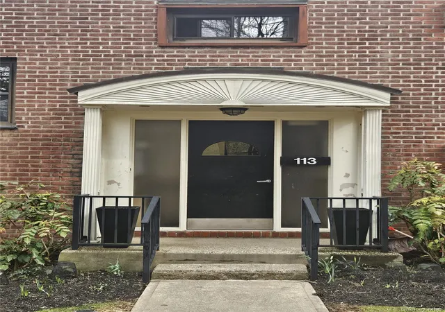 Photo 2 of Sale Pending at 113 Beacon Hl Dr #E25, Greenburgh, NY 10522 | MLS# 1035694 | Listing updated on 2026-08-20