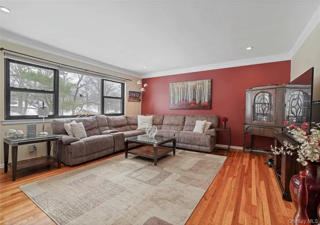 Photo 4 of Sale Pending at 113 Beacon Hl Dr #E25, Greenburgh, NY 10522 | MLS# 1035694 | Listing updated on 2026-08-20