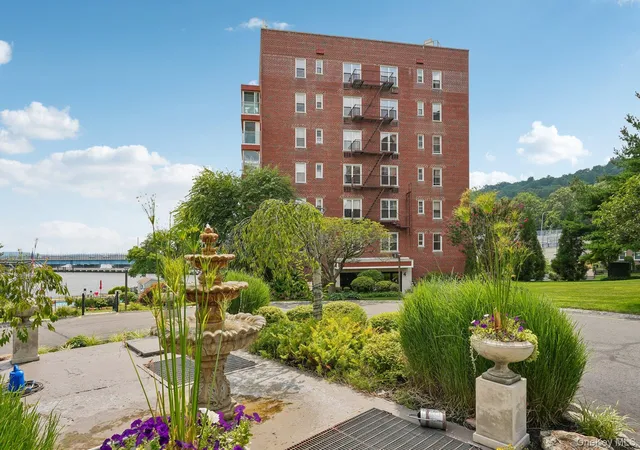 2nd image of 4 Salisbury Pt #1D   (DIRECTORY 106), Orangetown, NY 10960 | MLS# 1035702
