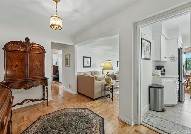 3rd image of 4 Salisbury Pt #1D (DIRECTORY 106), Orangetown, NY 10960 | MLS# 1035702