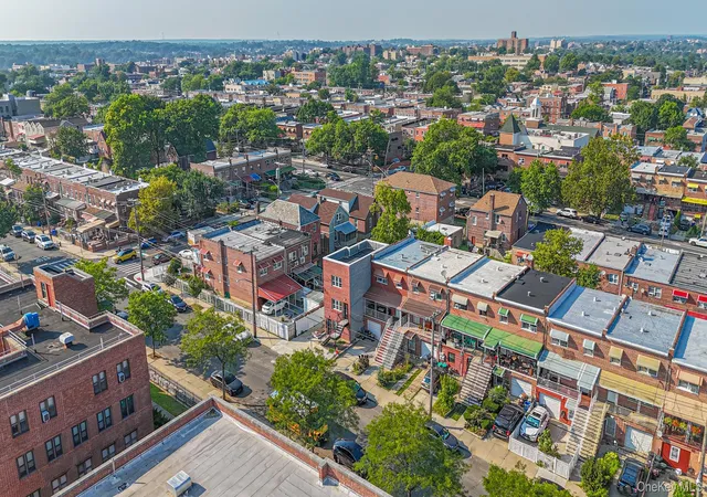 28th image of 1011 E 221st St, New York, NY 10469 | MLS# 1035709