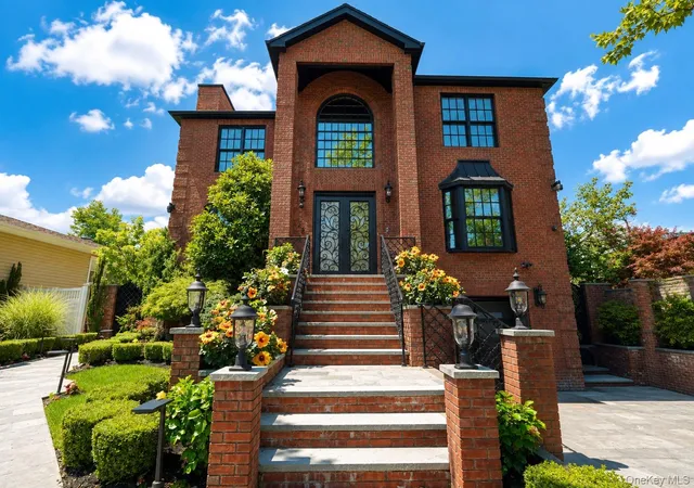 Photo 1 of Single family home for sale at 28 Durges St, New York, NY 10304 | MLS# 1035710 | Listing updated on 2026-08-12