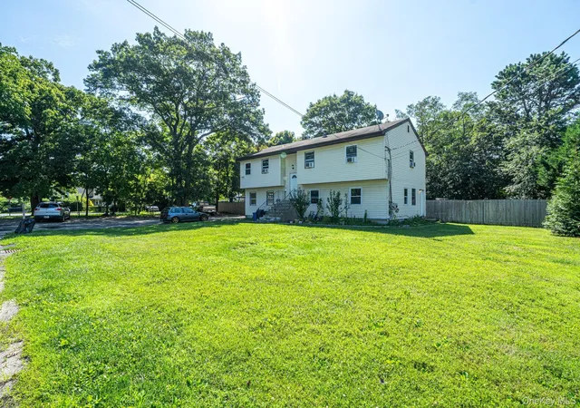 Photo 3 of Sale Pending at 452 Ocean Ave, Islip, NY 11722 | MLS# 1035745 | Listing updated on 2026-08-24