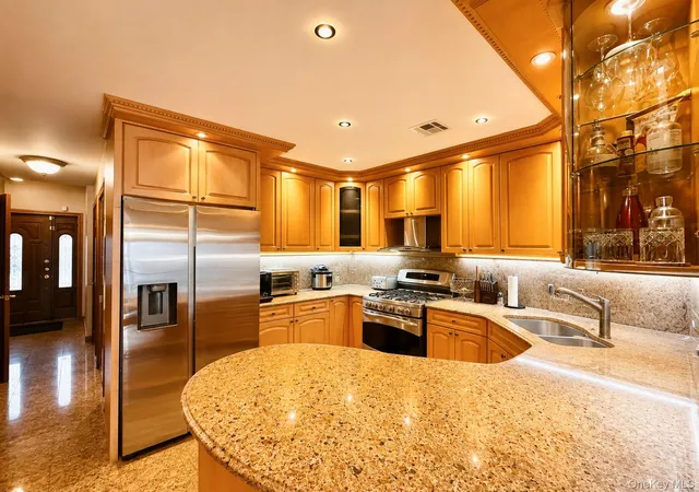 Photo 3 of Single family home for sale at 822 Dean Ave, New York, NY 10465 | MLS# 1035762 | Listing updated on 2026-08-11