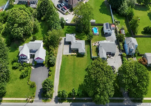 Photo 4 of Single family home for sale at 899 Hawkins Ave, Brookhaven, NY 11755 | MLS# 1035767 | Listing updated on 2026-08-29