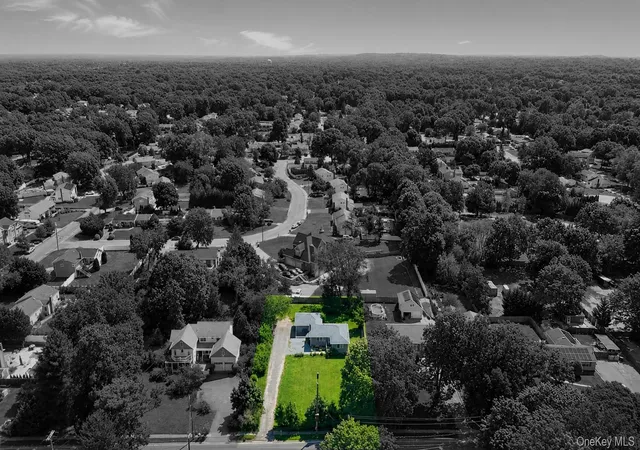 Photo 5 of Single family home for sale at 899 Hawkins Ave, Brookhaven, NY 11755 | MLS# 1035767 | Listing updated on 2026-08-29