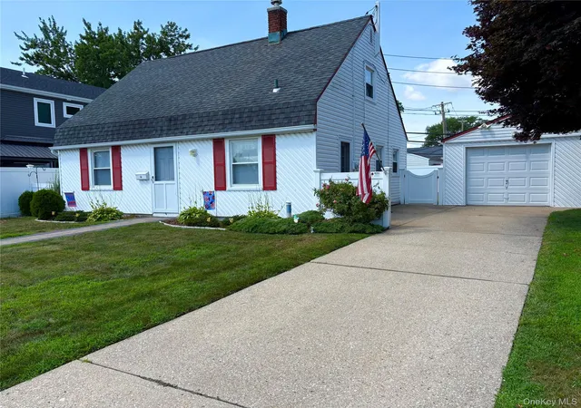 Photo 1 of Single family home for sale at 18 Heather Ln, Hempstead, NY 11756 | MLS# 1035768 | Listing updated on 2026-09-01