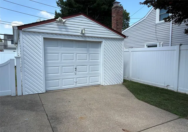 Photo 2 of Single family home for sale at 18 Heather Ln, Hempstead, NY 11756 | MLS# 1035768 | Listing updated on 2026-09-01
