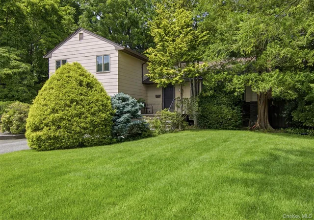 Photo 2 of Sale Pending at 15 Beacon Dr, North Hempstead, NY 11050 | MLS# 1035777 | Listing updated on 2026-08-22