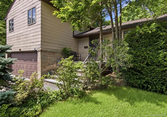 Photo 3 of Sale Pending at 15 Beacon Dr, North Hempstead, NY 11050 | MLS# 1035777 | Listing updated on 2026-08-22