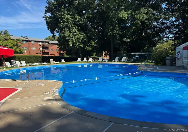 Photo 4 of Sale Pending at 60 Coachlight Sq #60, Cortlandt, NY 10548 | MLS# 1035784 | Listing updated on 2026-08-14