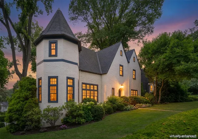 Photo 2 of Sale Pending at 1 Huguenot Dr, Mamaroneck, NY 10538 | MLS# 1035790 | Listing updated on 2026-09-20