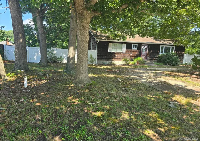 Photo 2 of Sale Pending at 5 Gores Dr, Brookhaven, NY 11950 | MLS# 1035801 | Listing updated on 2026-08-19