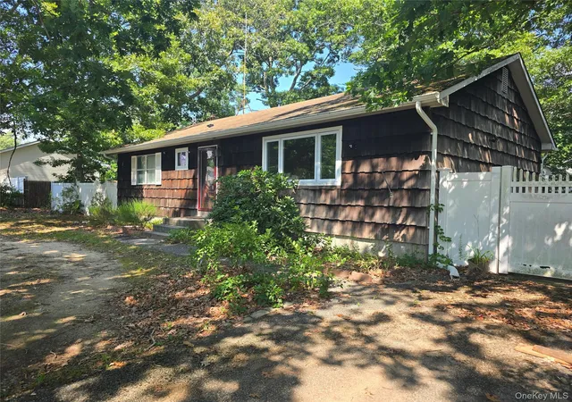Photo 3 of Sale Pending at 5 Gores Dr, Brookhaven, NY 11950 | MLS# 1035801 | Listing updated on 2026-08-19