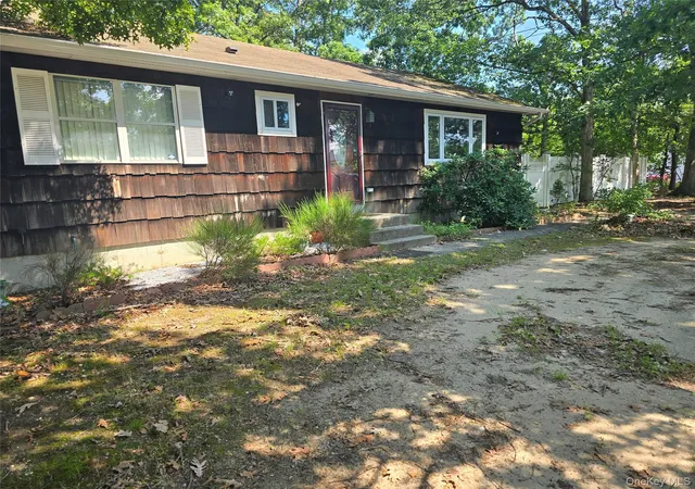 Photo 3 of Sale Pending at 5 Gores Dr, Brookhaven, NY 11950 | MLS# 1035801 | Listing updated on 2026-08-19
