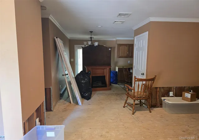 Photo 4 of Sale Pending at 5 Gores Dr, Brookhaven, NY 11950 | MLS# 1035801 | Listing updated on 2026-08-19