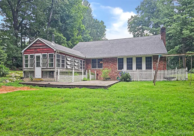Photo 4 of Single family home for sale at 115 Park Ln, Harrison, NY 10604 | MLS# 1035805 | Listing updated on 2026-09-02