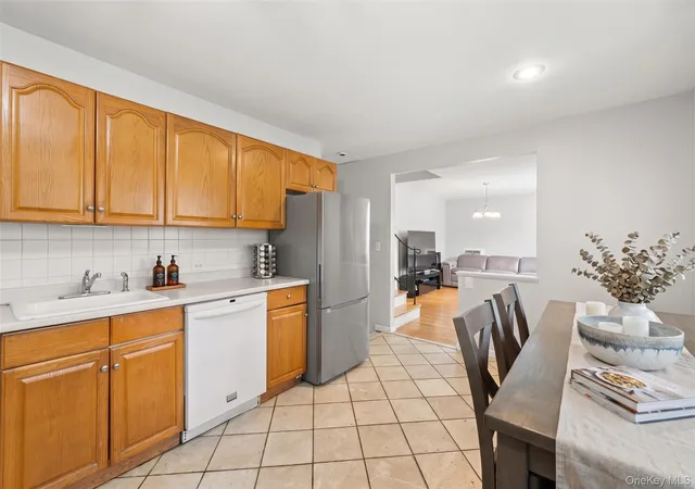 5th image of 27 S Ketcham Ave, Babylon, NY 11701 | MLS# 1035818