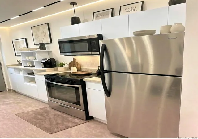 Photo 3 of House for sale at 2922 Barnes Ave #3L, New York, NY 10467 | MLS# 1035820 | Listing updated on 2026-10-06