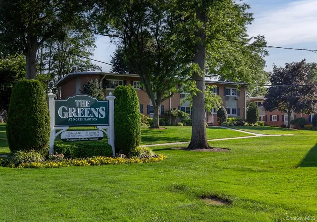 2nd image of 748 Deer Park Ave #7H, Babylon, NY 11703 | MLS# 1035824