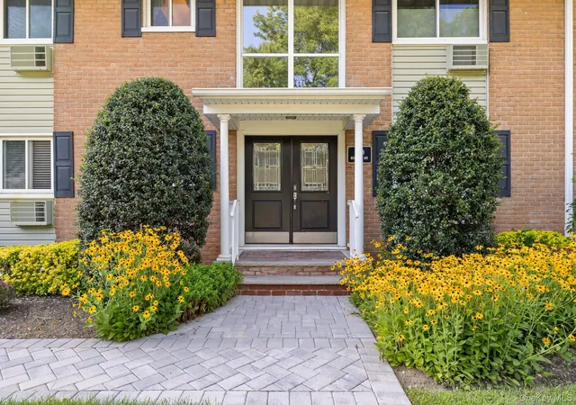 Listing Photo 4 - Condo for sale in building located at 748 Deer Park Ave, Babylon, NY 11703 - Unit #7H